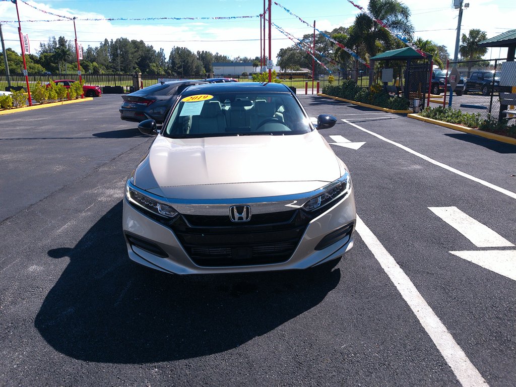 2019 Honda Accord LX's photo