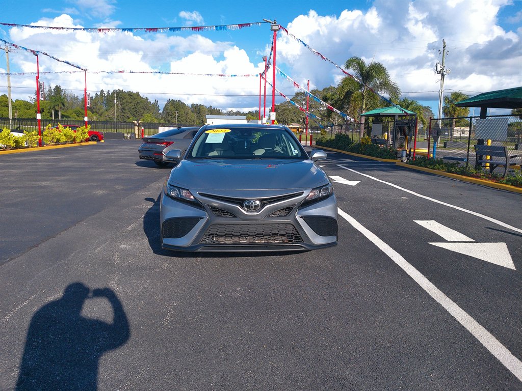 2023 Toyota Camry SE's photo